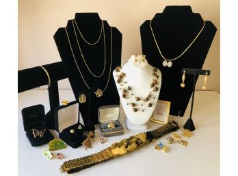 Goldtone Fashion Jewelry Collection Lot 1