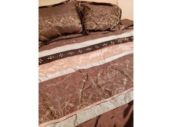 Queen Size Comforter And 2 Pillow Shams