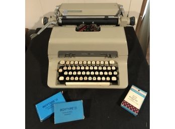 Vintage Royal 440 Typewriter