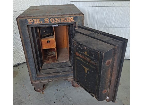 Antique/Vintage Safe - Working With Combination