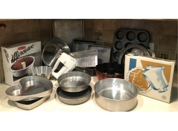 Kitchen Bakeware & Hand Mixer