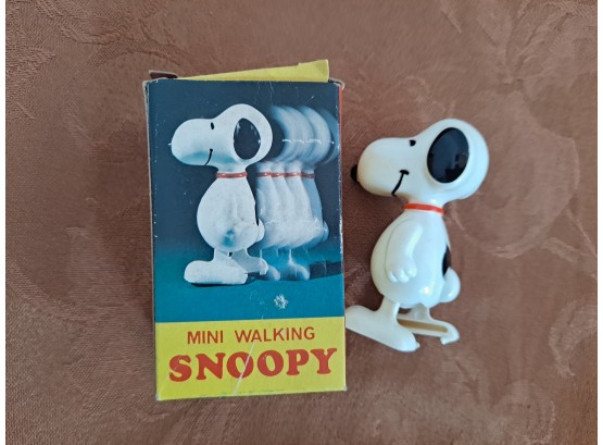 Vintage Walking Snoopy