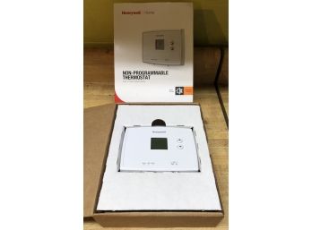 Honeywell Digital Thermostat - NEW IN BOX!
