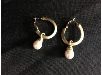 (048)  Gold Tone Earrings With Pearl