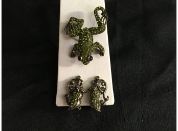 (023) Vintage Frog Brooch With Matching Frog Earrings