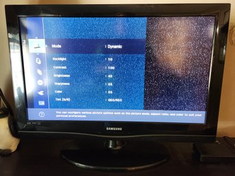 Samsung 32' TV With Remote