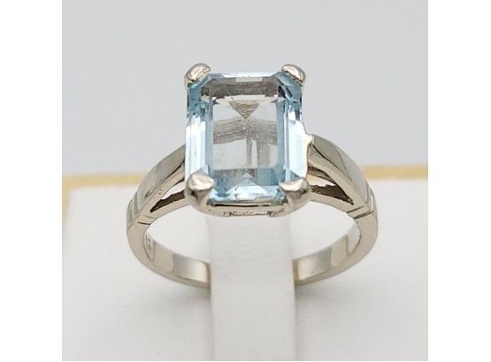 14k White Gold Aquamarine Ring Size 6  &  4.4g