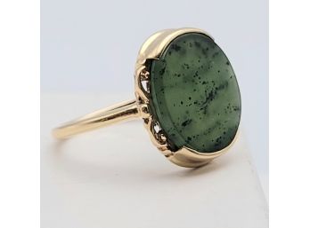 14k Yellow Gold Green Stone Ring Size 6