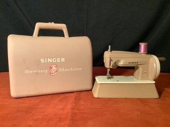 Collectible Child Size Singer Sewing Machine W/ Case