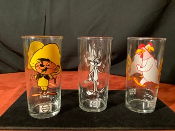 Collectible  1973 Warner Brothers Glasses-