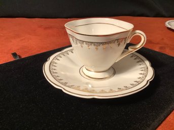 Beautiful Tea Cup/demitasse Cup W/Saucers 18 Pieces