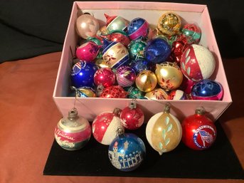 VERY LARGE BOX OF VINTAGE XMAS ORNAMENTS