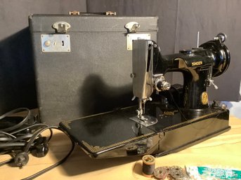 Singer Featherweight Sewing Machine W/ Case