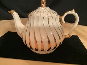 Vintage Sadler Gold Swirl Teapot -Collectible