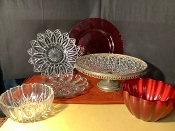 Glass Lot Including A Large Fruit Bowl, Serving Bowls & More