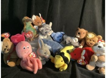 GROUPING OF 15 BEENIE BABIES