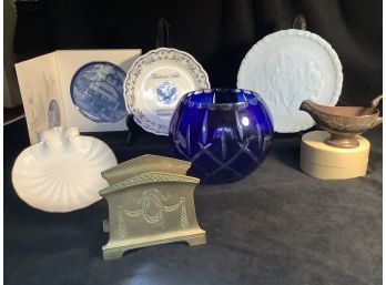 A LOVELY GROUPIING OF HOME DECOR ITEMS INCLUDING NORITAKE