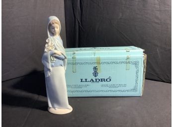 Lladro Girl With Cala Lilly Flowers