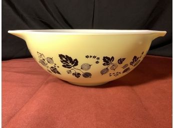 Pyrex Yellow Gooseberry Bowl