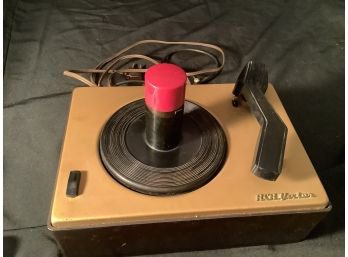 VINTAGE RCA VICTOR 45  RECORD PLAYER