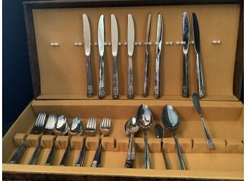 International Deluxe Silver Plated  Flatware Service For 8 With Storage Chest