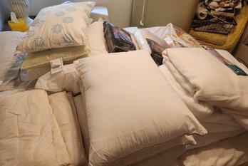 Linens - 8 Pillows, Sheets, Blankets - Twin, King