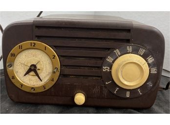 Vintage Jewel Model 935 Clock Radio For Parts Or Repair