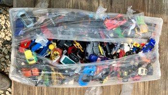 Big Bag Lot Of Asst 200 Toy Auto And Cars Incl Hot Wheels, Matchbox And More