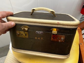 Vintage American Tourist Ladies Travel Suitcase