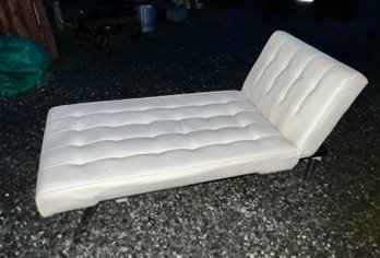 Serta White Leather Chaise Lounge Mid Century Modern Design