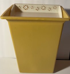 Vintage Rubbermaid  Trash Garbage Can With Flower Lid - 13' Tall