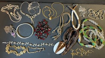 Lot Of 16 Vintage Fashion Necklaces & Bracelets
