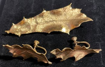 Vintage Golden Leaf Screw Back Earrings And Brooch Set - Untested