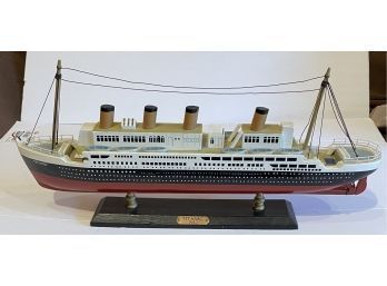 Model Wood Titanic With Detailed Features On Stand 20'