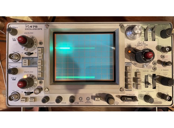 Tektronix 475 Oscilloscope - Scope Only Without Any Extras - Powers Up