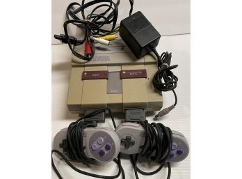 Super NES Nintendo Entertainment System Control Deck SNS-001 With Controllers