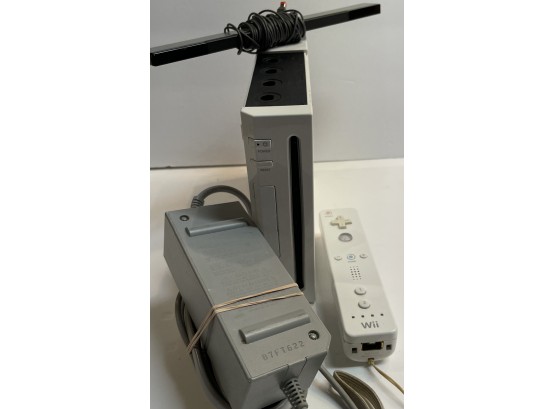 Wii Game System Console With Console, Controller, Sensor Bar, Power Supply