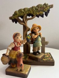 ANRI Wooden Carved 'Harvest Time' And 'Harvest Helper' With Grapevine Display