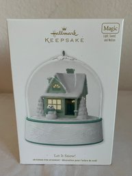 Hallmark Keepsake Ornament 'Let It Snow' Magic