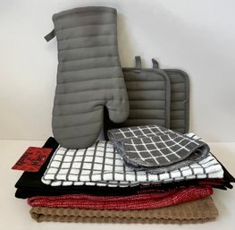 Kitchen Towels And Oven Mitts