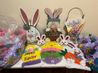 Easter Lot: Goodies And Garland