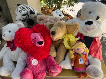 Stuffed Animals: Hallmark, Bears, White Tigers, Monkeys, Giraffes And So Much More