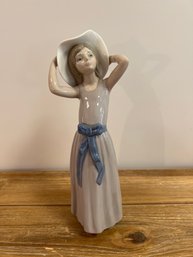 Vintage Lladro Young Girl Trying On Straw Hat #5011