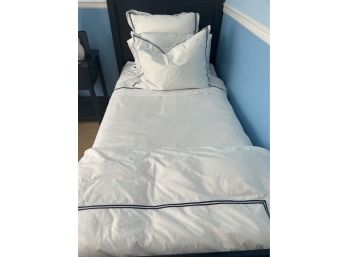 Twin Restoration Hardware White And Blue Bedding (1)
