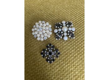 3-Costume Pins: Faux Pearls And Black Clusters