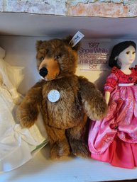 Steiff Collector Edition SnowWhite And Rosered Set With Bear In Box.