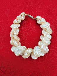 VINTAGE CAMEO FAUX PEARL BRACELET   WILL SHIP