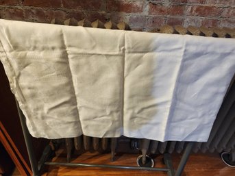 VINTAGE BEAUTIFUL DELICATE HAND MADE LINEN TABLE CLOTH