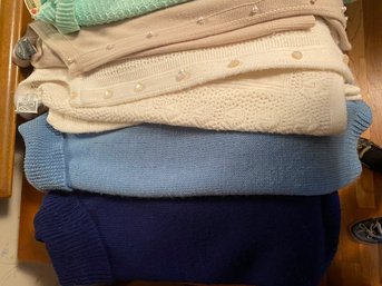 5 Sweaters Small/med