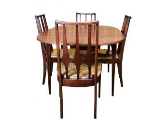 A Set Of Four Mid-Century Modern Broyhill Brasilia Dining Chairs.